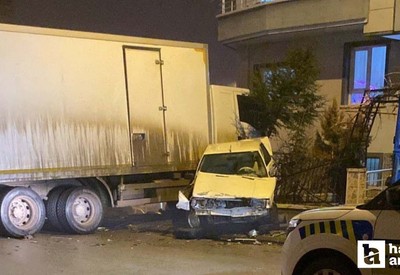 Ankara Mamak'ta freni boşalan kamyon kaza yaptı!