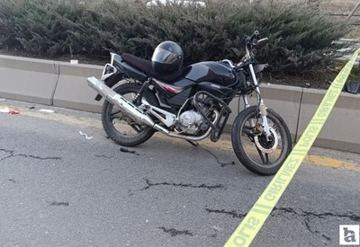 Mamak'ta 16 yaşındaki motosiklet sürücüsü seyir halindeki kamyonete çarptı