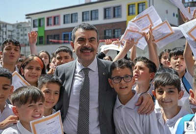 Okullarda tatil dönemi başlıyor: Milyonlarca öğrencide karne heyecanı