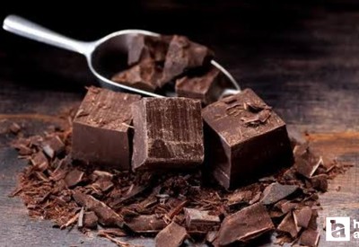 Bitter çikolata sandığımız kadar masum mu? Beslenme uzmanı zararlarını açıkladı