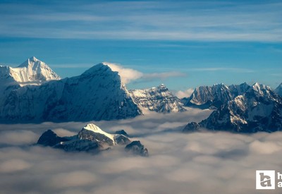Everest manzarası! Türk yönetmen, dünyanın en yüksek dağını uçaktan görüntüledi