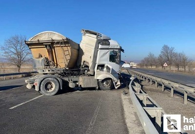 Konya'da kaza: TIR arkadan çarptı