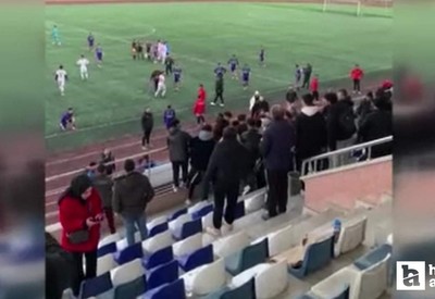 Ankara'da gençlerin futbol maçında saha ve tribün karıştı