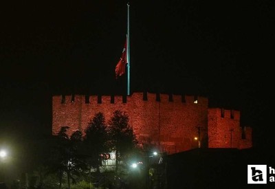 Milli Yas ilan edilmesi nedeniyle tüm yurtta bayraklar yarıya indirildi
