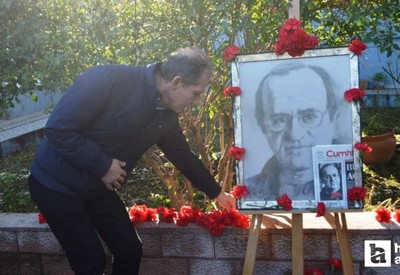 Ankara'da öldürülen Uğur Mumcu, Ayvalık'taki evinin önünde anıldı