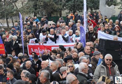 Uğur Mumcu, Başkent'te saldırıya uğradığı evin önünde anıldı