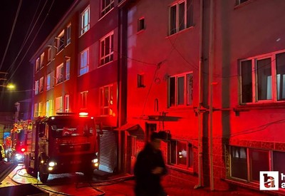 Eskişehir'de çatıdan yangın çıkaran adam aşağıya atlayıp ağır yaralandı