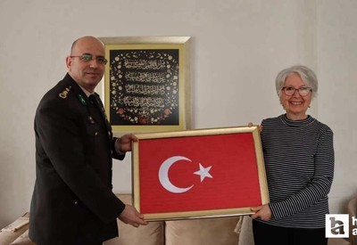 Emekli öğretmenin Mehmetçiklere hediyesi duygulandırdı