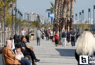 Şubat ayında Ankara'dan gittikleri Antalya'da denize girdiler