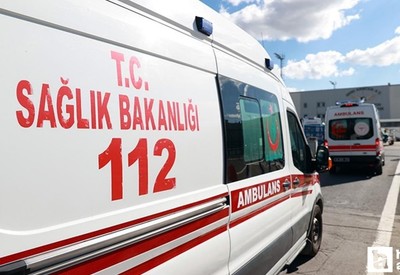 Çubuk’ta kontrolden çıkan traktör çaya düştü: Sürücü yaralandı