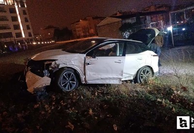 Çorum'da iki araca çarpan otomobil savrularak durabildi