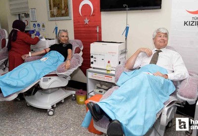 İsviçre'nin Ankara Büyükelçisi Scheurer'den Türk Kızılaya kan bağışına destek