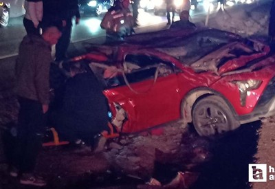 Ankara'da trafik kazasında hurdaya dönen 2 araçta 7 kişi yaralandı
