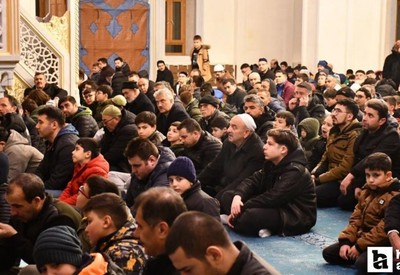 Kırıkkale’de çocuklar ve aileler sabah namazında camide buluştu