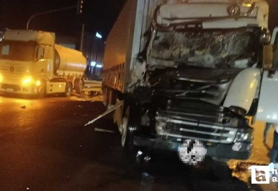 Bursa-Ankara karayolunda TIR, tankere çarptı