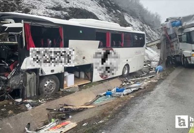 Samsun'da yolcu otobüsü kazası: Sürücü öldü, 16 kişi yaralandı