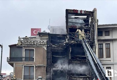 Fatih'te bir restoranda başlayıp yandaki binalara sıçrayan yangına müdahale sürüyor
