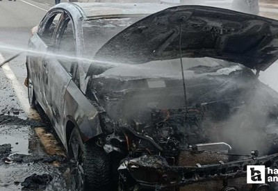 Alevlere teslim olan ticari taksi demir yığını haline geldi