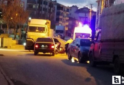 Sincan’da minibüs otomobile çarptı: Minibüs şoförü olay yerinden kaçtı