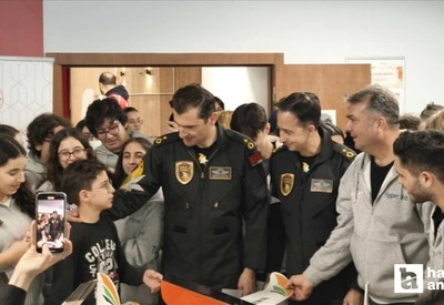 SOLOTÜRK pilotları gençlerle bir arada
