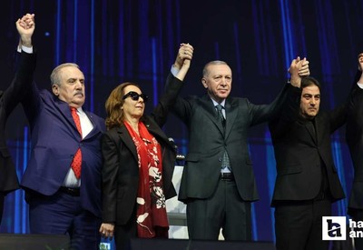 Üç milletvekili AK Parti'ye geçti