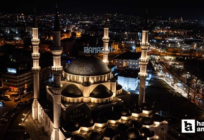 Başkent Ankara'daki camiler mahyalarla süsleniyor