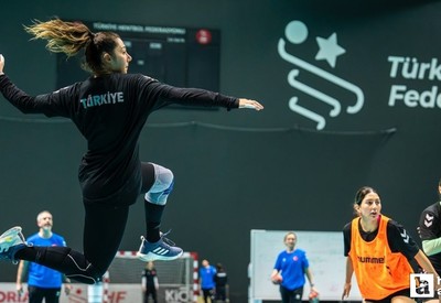 A Milli Kadın Hentbol Takımımız Ankara’da kamp çalışmalarını sürdürüyor