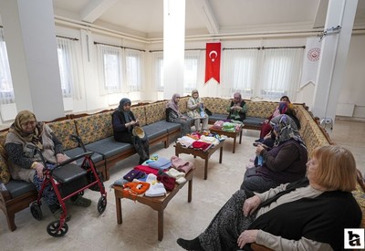 Ankara’da huzurevinde kalan teyzelerden iç ısıtan hareket!