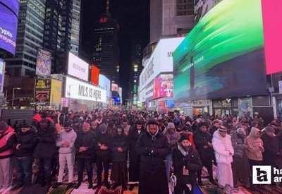 New York Times Meydanı’nda toplu teravih namazı kılındı