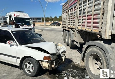 Uşak'ta 2 araç çarpıştı: 1 kişi yaralandı