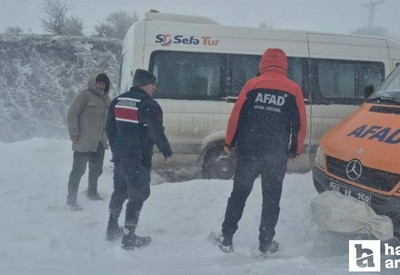Yozgat’ta yoğun kar yağışı sebebiyle yolda kalan vatandaşların yardımına ekipler yetişti