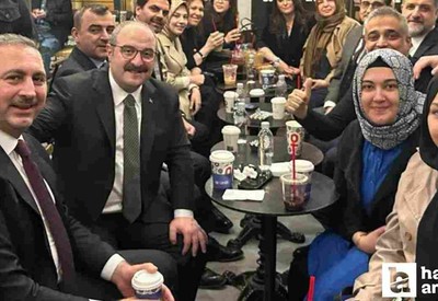 AK Partili Varank ve Gül, Ankaralı gençlerle kahve zincirinde buluştu