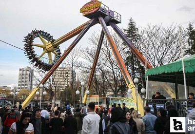 Ankara'da Gençlik Parkı'ndaki lunaparkta bayram yoğunluğu yaşandı