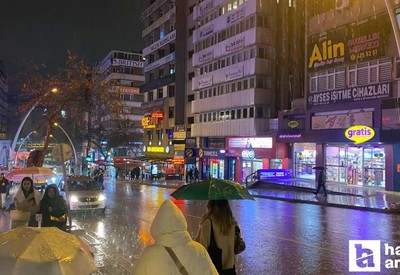 Çankaya'da bastıran dolu yağışı hayatı olumsuz etkiledi