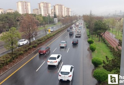 Başkentte etkili yağış, trafikte sıkışıklığa neden oldu