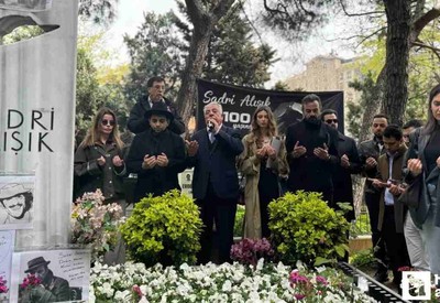 Yeşilçam'ın turist Ömer'i Sadri Alışık mezarı başında anıldı