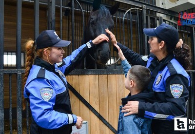 Ankara Atlı Polis Birliği, Etlik Şehir Hastanesi'nde çocuklarla buluştu