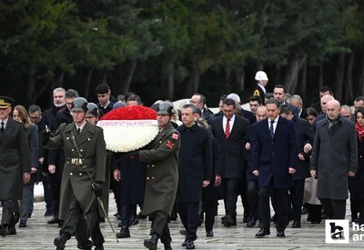 CHP lideri Özgür Özel ve heyeti Anıtkabir'i ziyaret etti