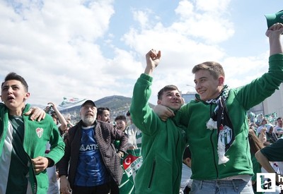 Bursaspor küllerinden doğdu: Timsahlar 2. lige yükseldi