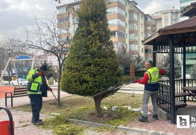 Etimesgut Belediyesi park ve bahçelerde yaz temizliğine başladı
