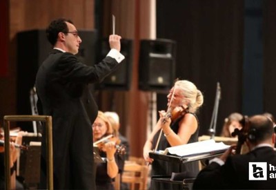 CSO Şefi Deliorman'dan büyük başarı! Tarihi Bolşoy Tiyatrosu'nda konser yönetti