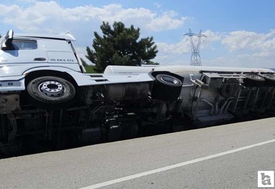 Kırıkkale'de devrilen akaryakıt yüklü tanker korkuttu