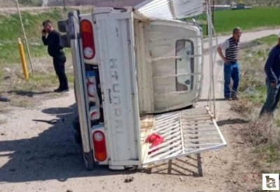 Ayaş'ta kamyonetin yan yattığı kazada 2 kişi yaralandı