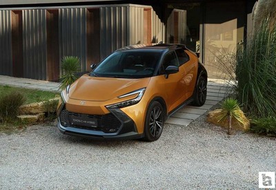 Dünyada satış rekorları kırıyor! Toyota C-HR Hybrid Türkiye fiyatları!