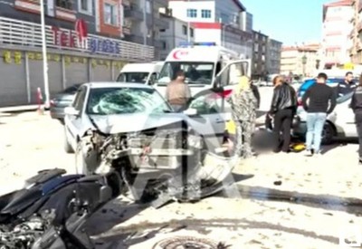 Çubuk'ta otomobil ve motosiklet çarpıştı: 2 kişi yaralandı