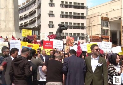 Atama bekleyen öğretmenler Ulus Zafer Anıtı önünde eylem yaptılar