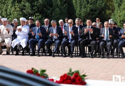 TBMM Başkanı Kurtulmuş, Bişkek'te Ata-Beyit Ulusal Tarih ve Anıt Kompleksi'ni ziyaret etti