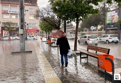 Şiddetli yağmur ve dolu yağışı Ankaralılara zor anlar yaşattı