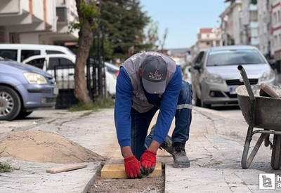 Sincan Belediyesi görme engelliler için kaldırımlara  hissedilebilir zemin koyuyor