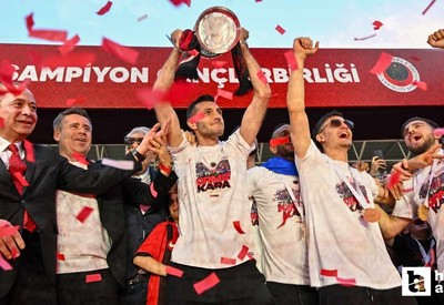 Süper Lig'e yükselen Gençlerbirliği'nde coşkulu kupa töreni